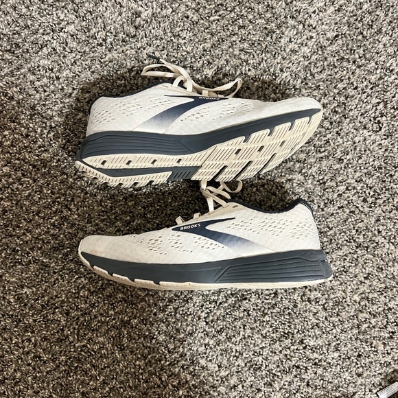 Brooks Anthem 4 White - Picture 3 of 4